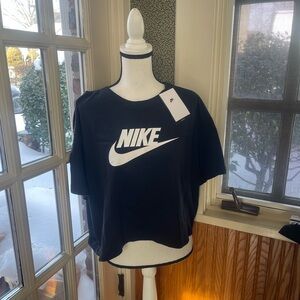 🔥 NWT🔥Nike 🔥Black & White 🔥T-Shirt with White Logo🔥